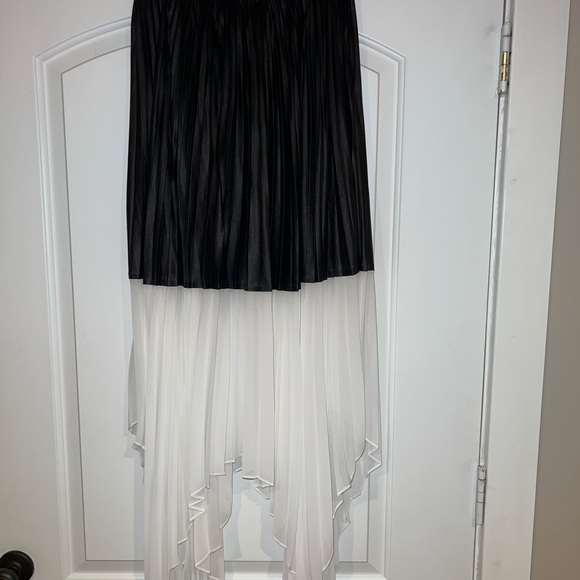 BCBGMaxAzria Skirt S - Picture 4 of 4